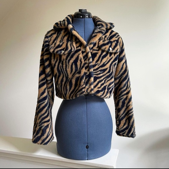 Jackets & Blazers - Tiger print fuzzy crop jacket